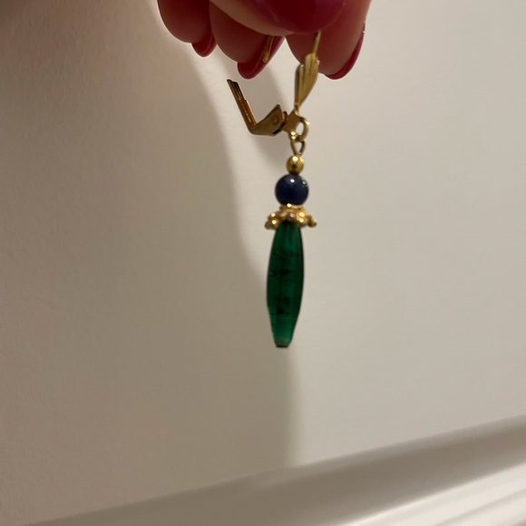 Green & gold dangly earrings - Picture 3 of 4